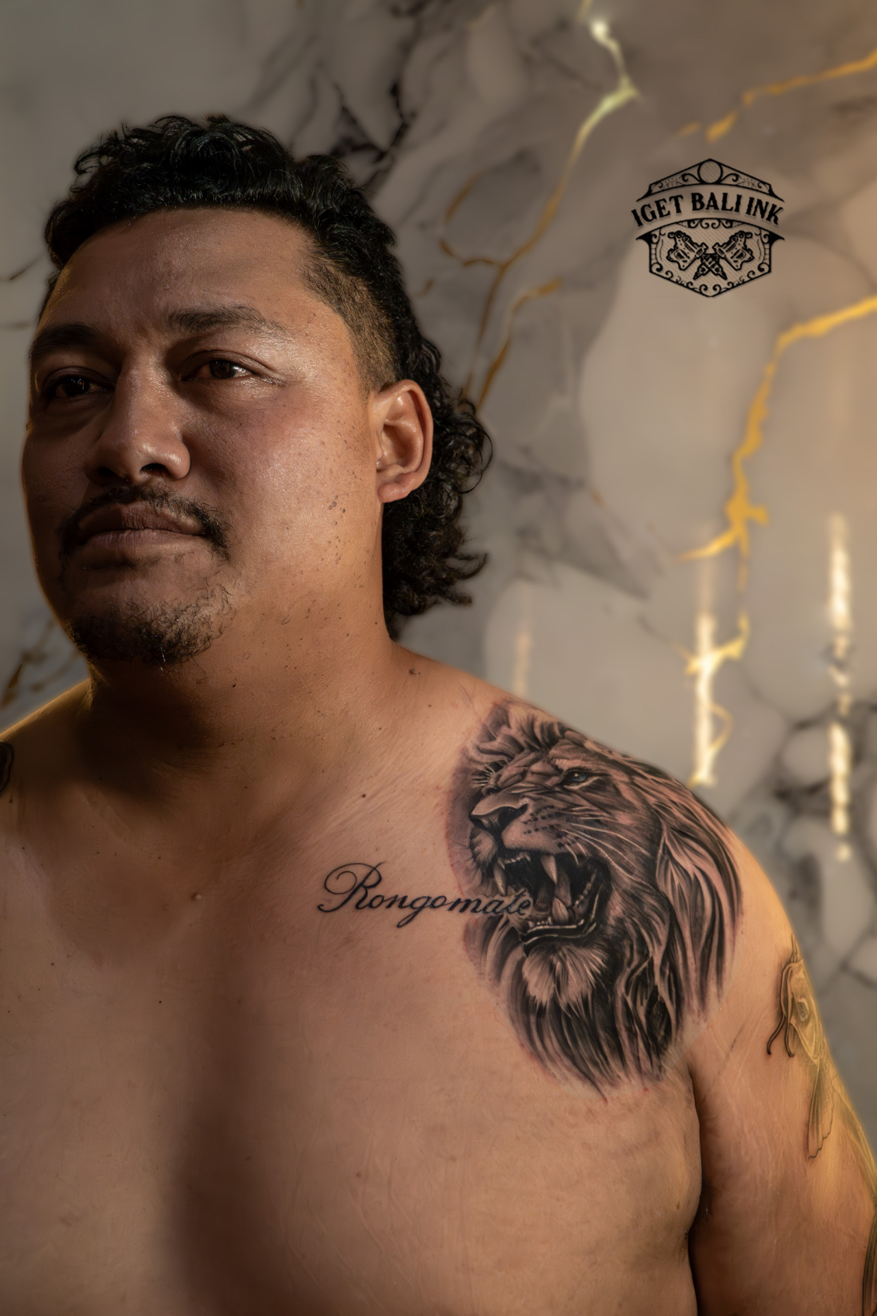 Realistic roaring lion shoulder with Rongomate script