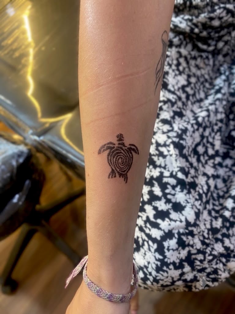 Small tribal sea turtle on the forearm